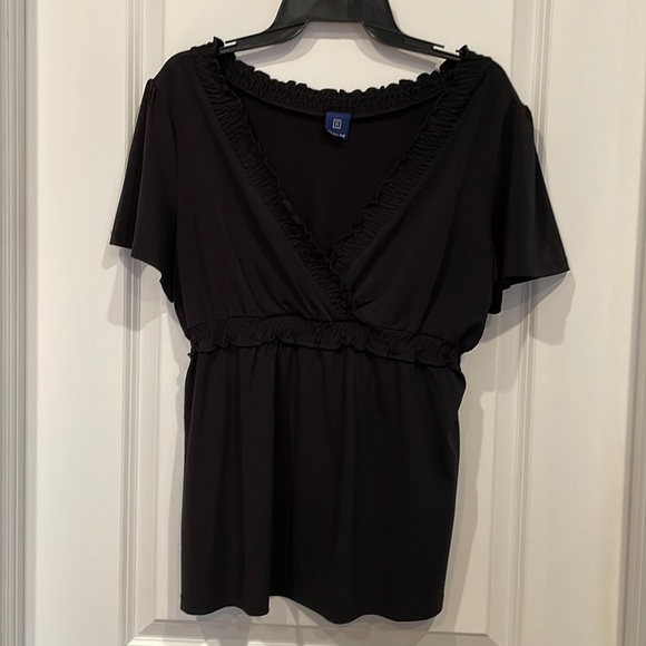 Ladies black top. - Picture 1 of 3